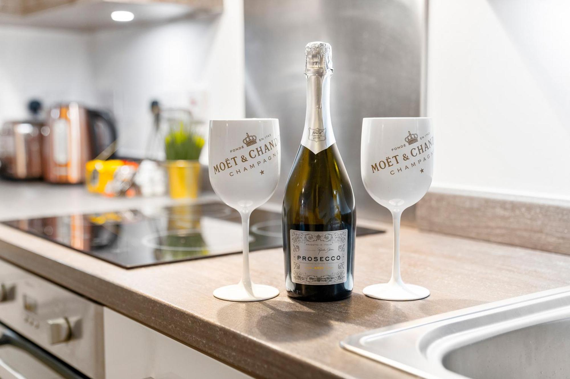 New Luxe Apartment - Secure Parking - Birmingham City Centre - Netflix - Wifi - Top Rated - 54M Экстерьер фото