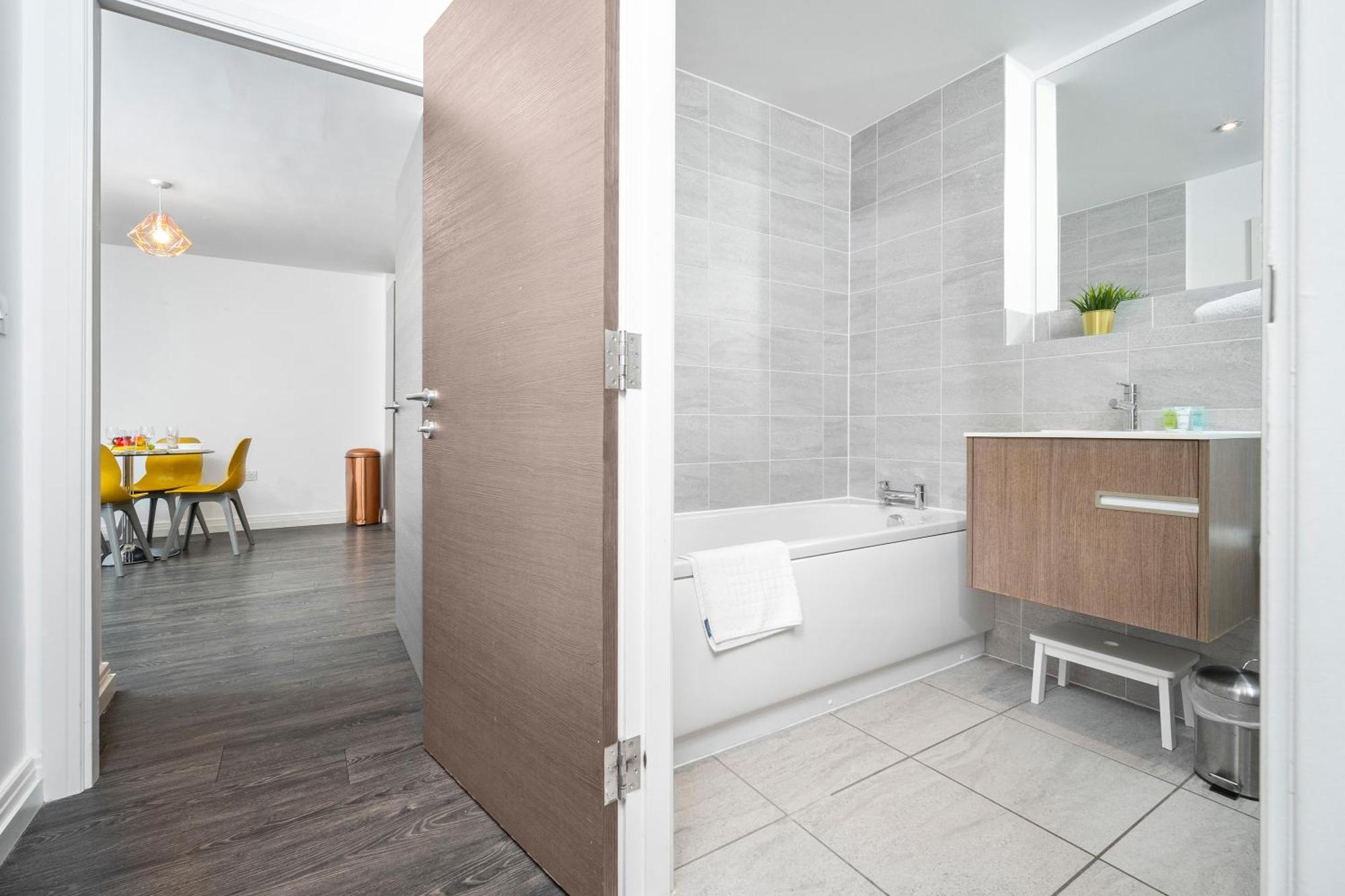 New Luxe Apartment - Secure Parking - Birmingham City Centre - Netflix - Wifi - Top Rated - 54M Экстерьер фото